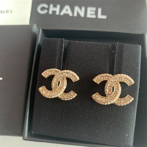 chanel a86504 y09569 z2800|Stud earrings .